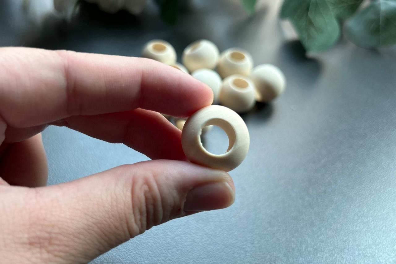 20mm Round Wood Bead (10 Beads) - Image 3